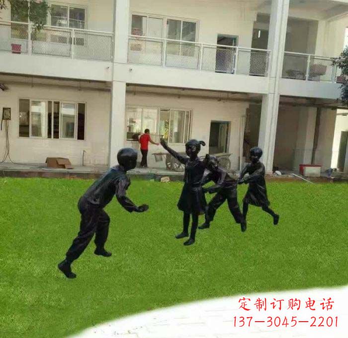 合肥校园儿童玩老鹰捉小鸡铜雕