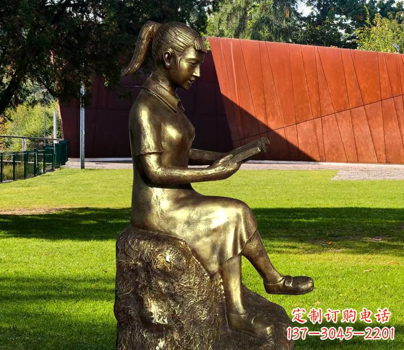 合肥校园看书的女孩铜雕 