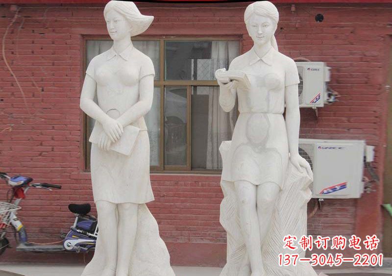 合肥校园拿书本的学生石雕