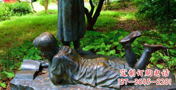 合肥校园趴着看书的小男孩人物铜雕