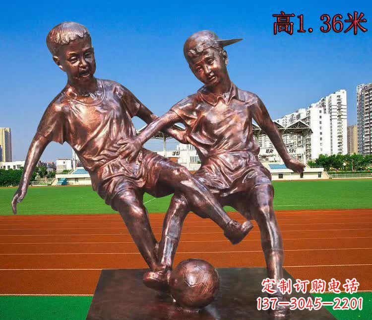 合肥学校铜雕踢足球儿童