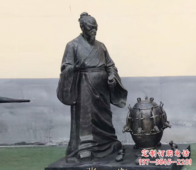 合肥学校张衡和地动仪铜雕