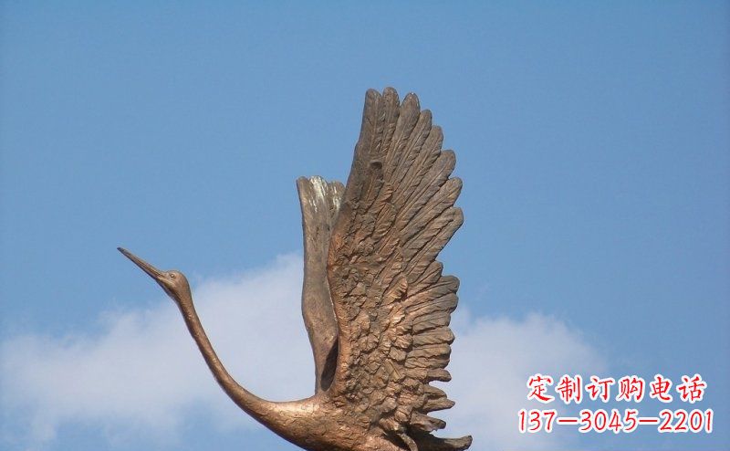 合肥展翅高飞的仙鹤动物铜雕