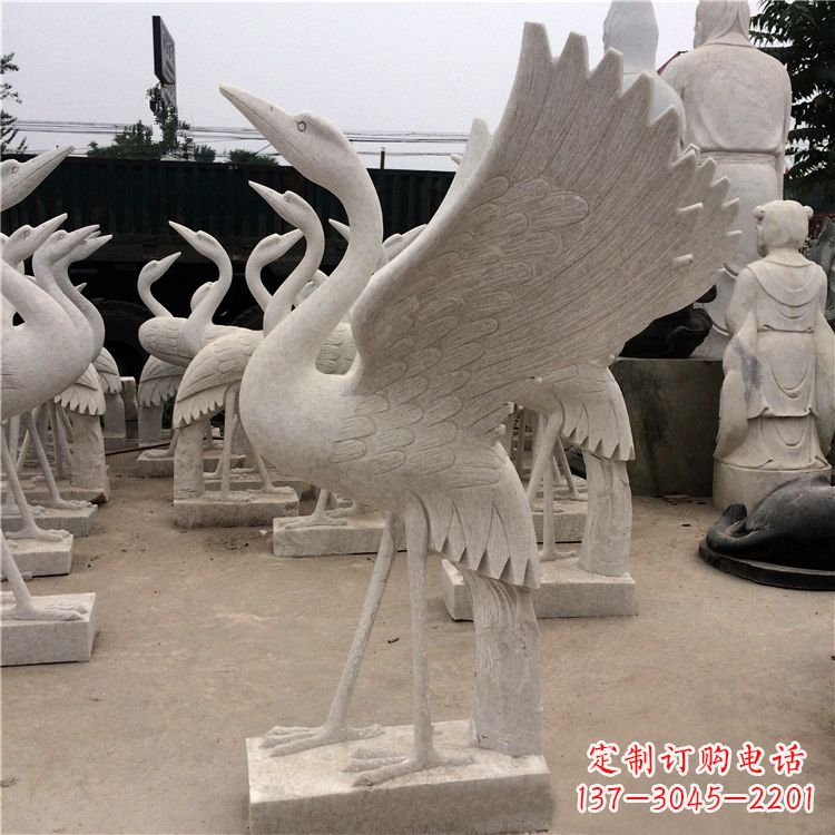 合肥展翅欲飞的仙鹤石雕