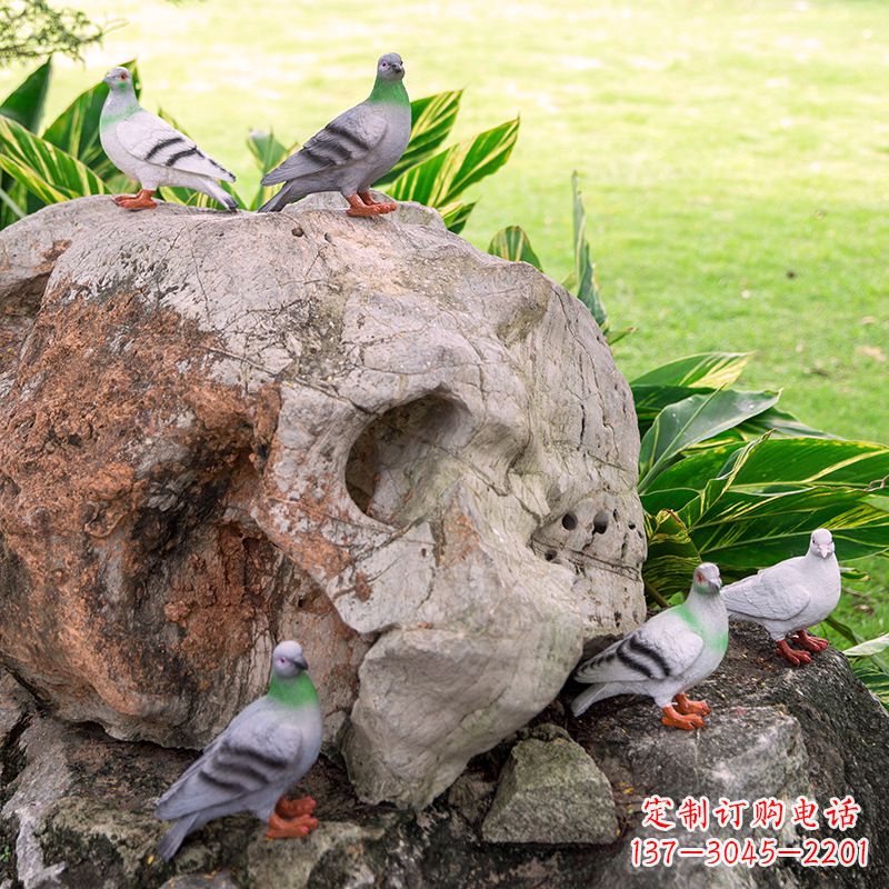 合肥众人托着和平鸽雕塑