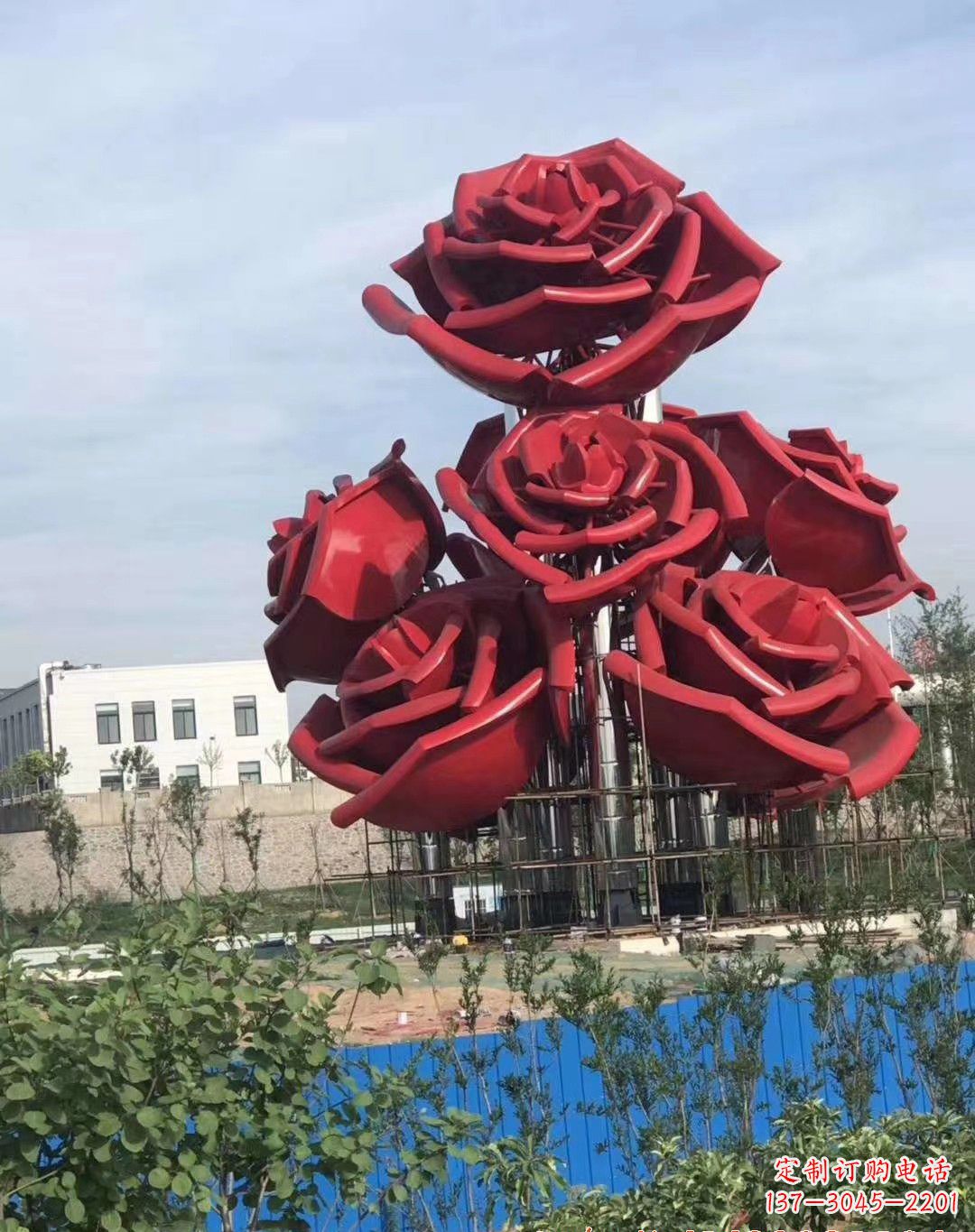 合肥玫瑰花雕塑-广场创意不锈钢红色玫瑰花雕塑